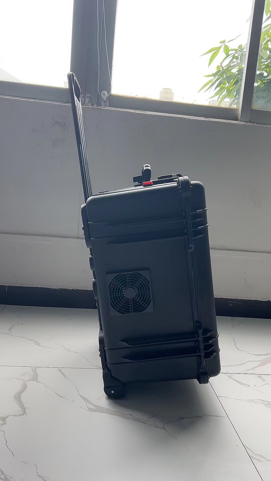 海陵手拉箱型移动通信干扰器